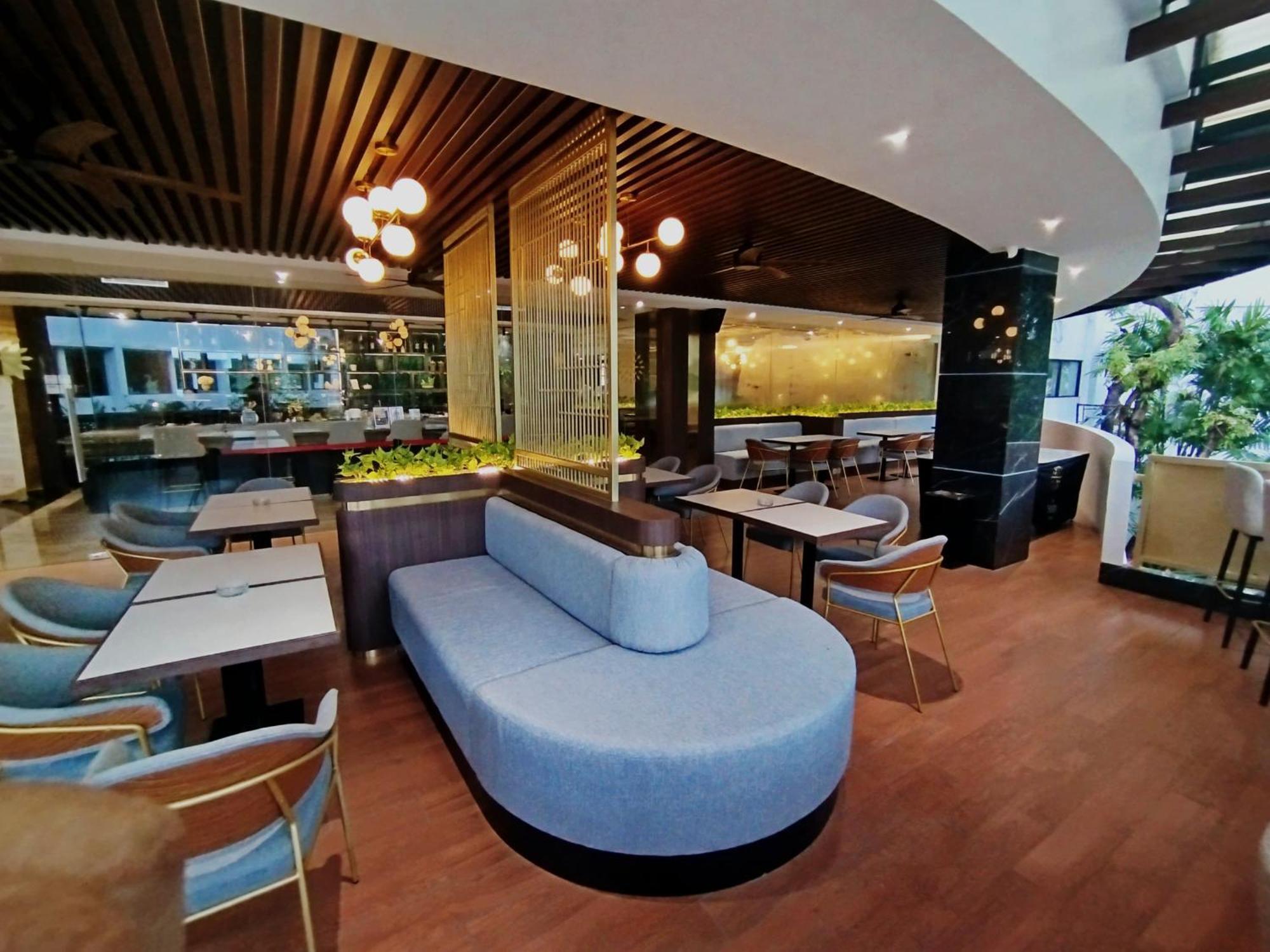 The Sun Hotel Sidoarjo Exterior foto