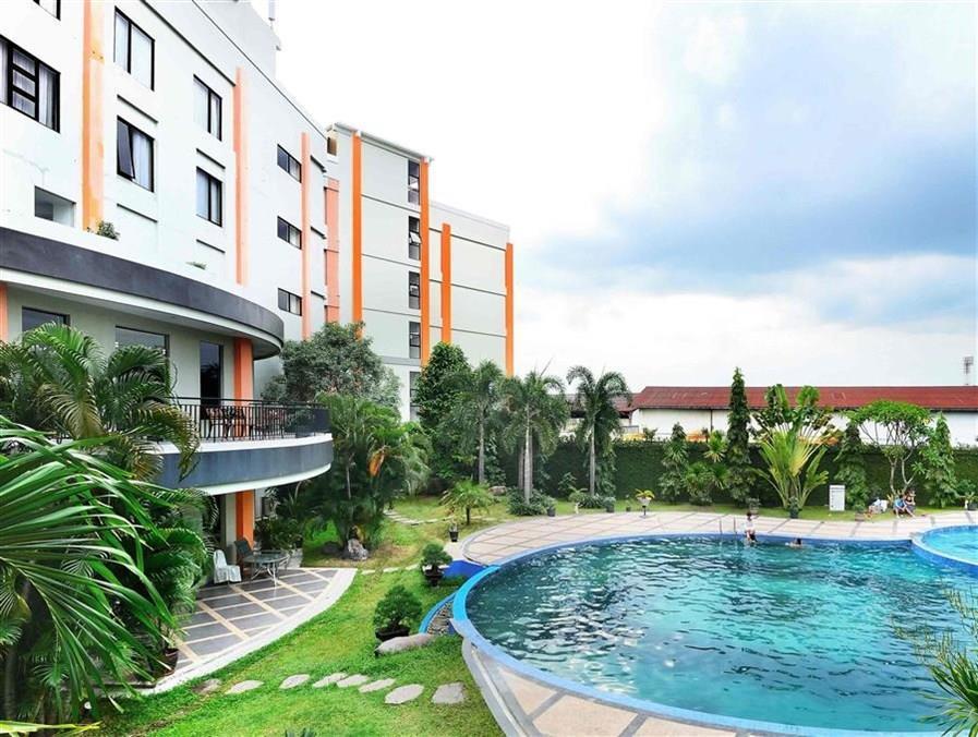 The Sun Hotel Sidoarjo Exterior foto