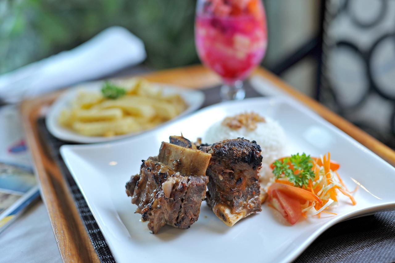 The Sun Hotel Sidoarjo Exterior foto