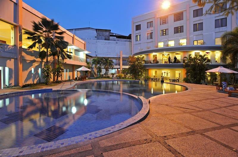 The Sun Hotel Sidoarjo Exterior foto