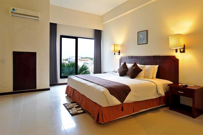 The Sun Hotel Sidoarjo Exterior foto